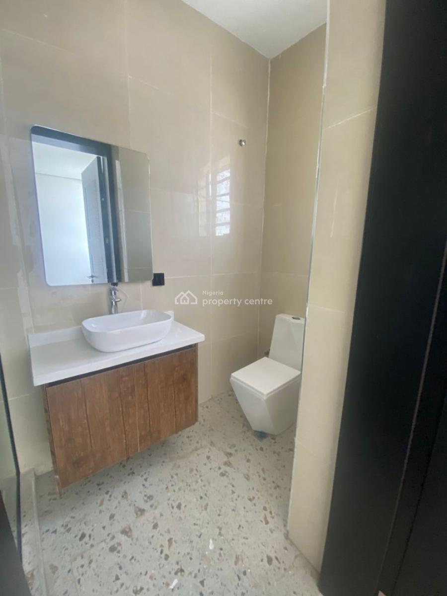 2-3 Bedroom Flat Wit Bq, Lekki Phase 1, Lekki, Lagos, Flat / Apartment for Sale