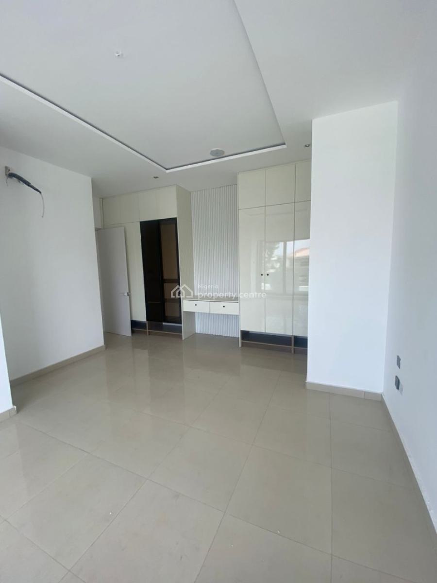 2-3 Bedroom Flat Wit Bq, Lekki Phase 1, Lekki, Lagos, Flat / Apartment for Sale