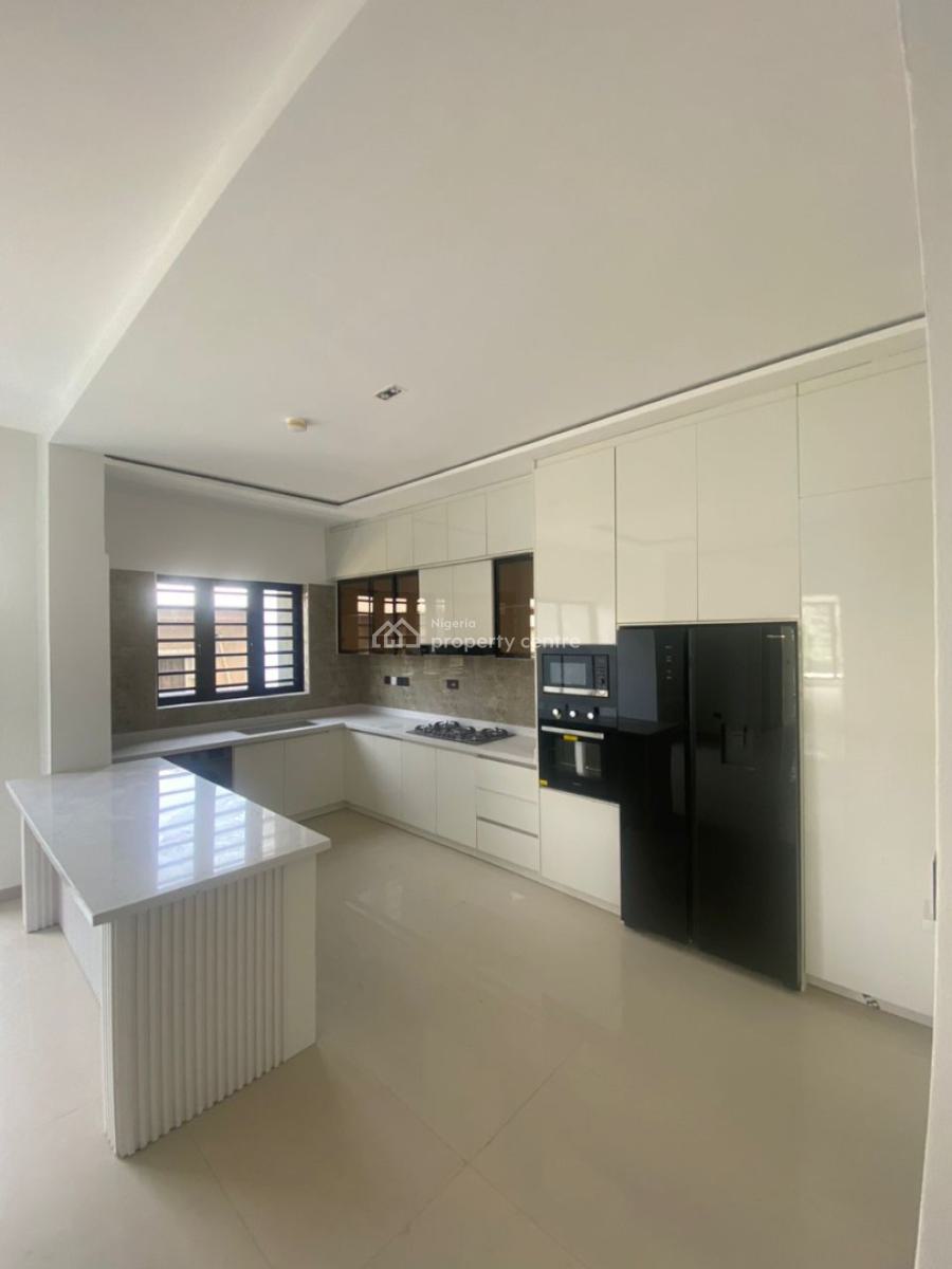 2-3 Bedroom Flat Wit Bq, Lekki Phase 1, Lekki, Lagos, Flat / Apartment for Sale