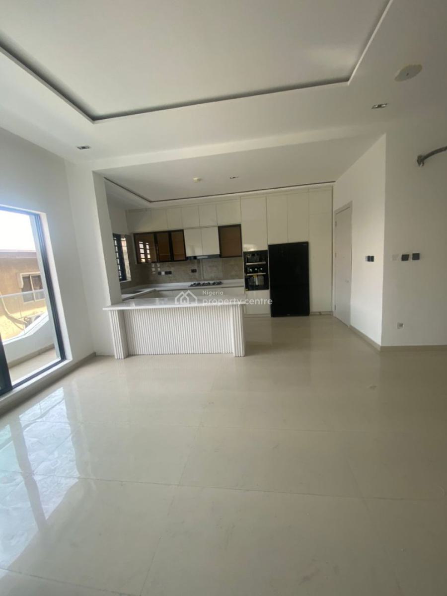 2-3 Bedroom Flat Wit Bq, Lekki Phase 1, Lekki, Lagos, Flat / Apartment for Sale