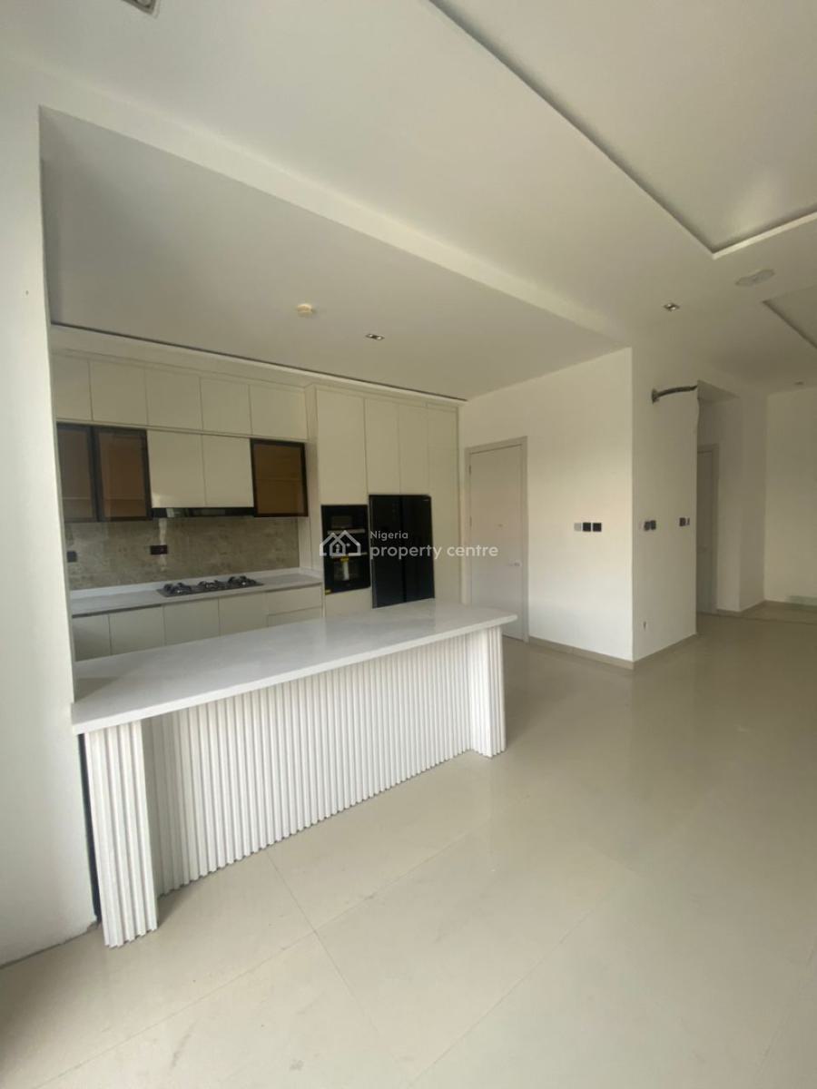 2-3 Bedroom Flat Wit Bq, Lekki Phase 1, Lekki, Lagos, Flat / Apartment for Sale