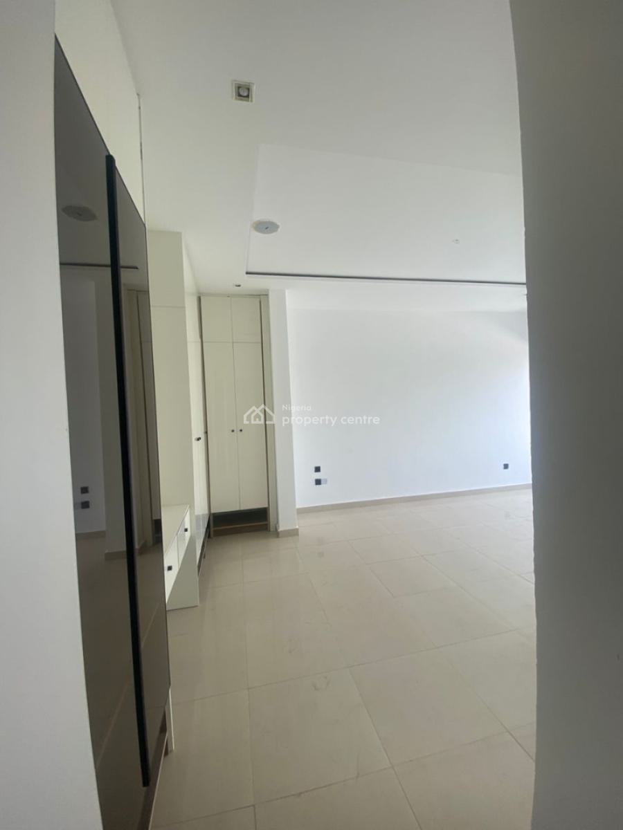 2-3 Bedroom Flat Wit Bq, Lekki Phase 1, Lekki, Lagos, Flat / Apartment for Sale