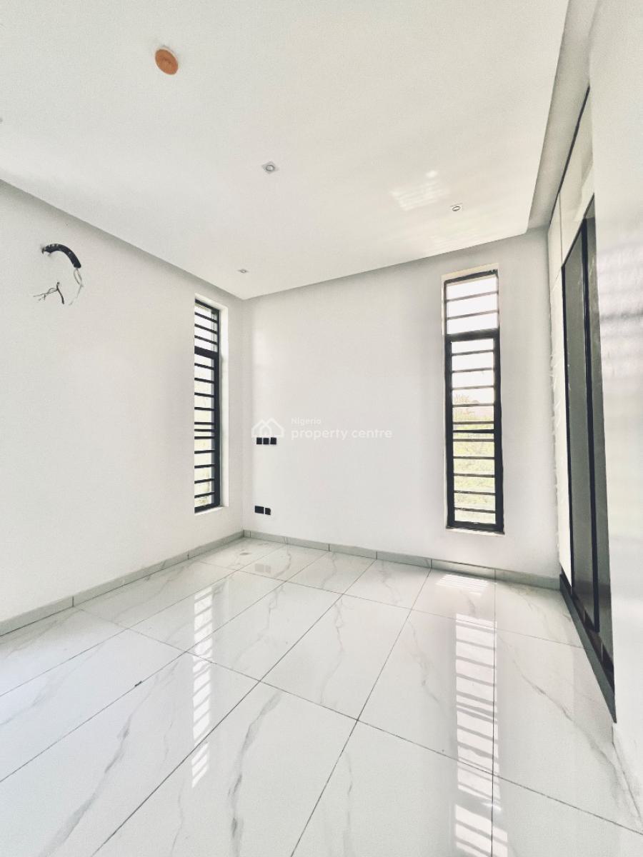 Family-oriented 4-bedroom Home with Ample Space, Ikota, Lekki, Lagos, Detached Duplex for Sale