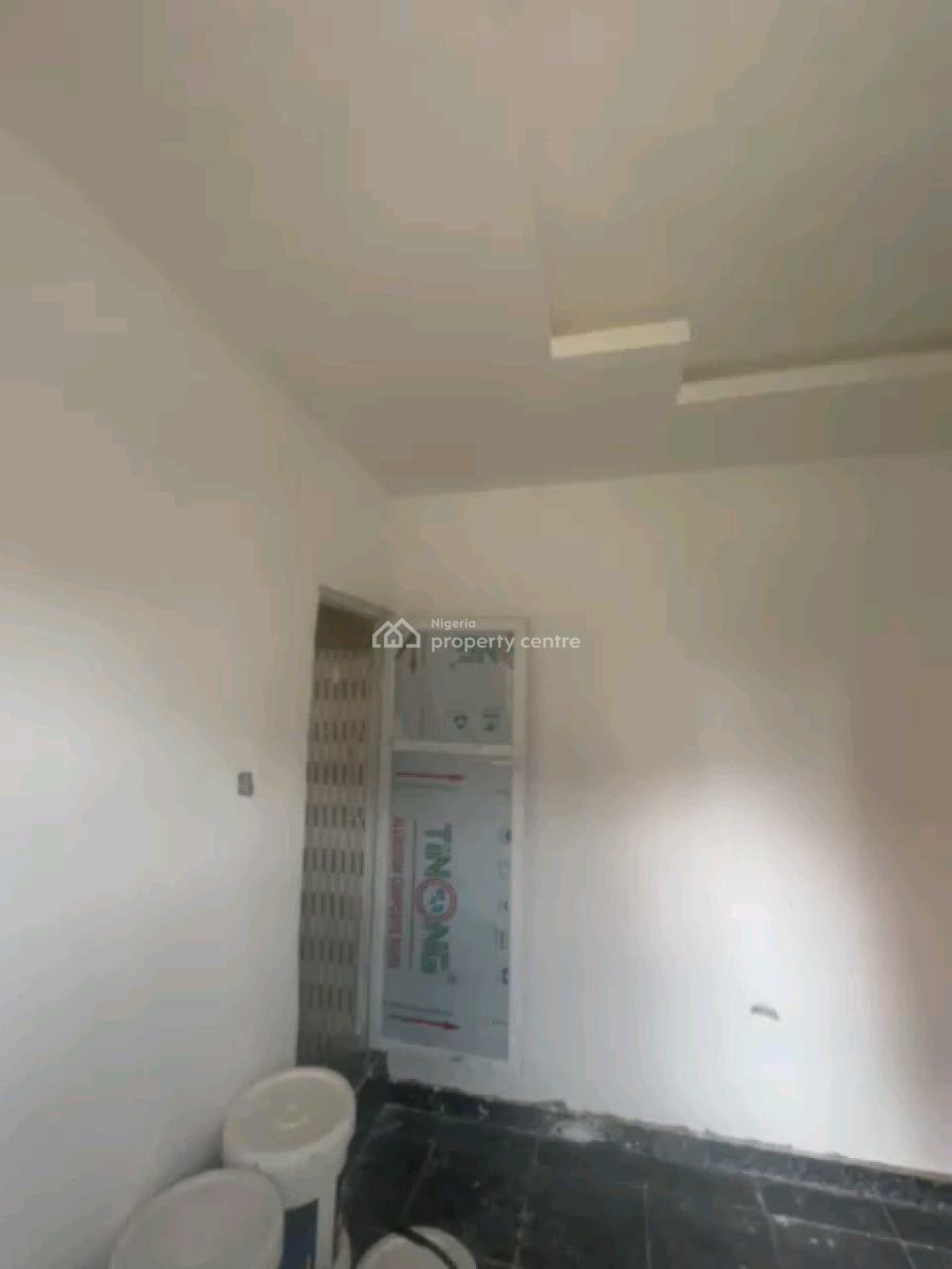 an Up Floor Room Self Contain, Jebba Street, Adekunle, Yaba, Lagos, Self Contain (single Rooms) for Rent