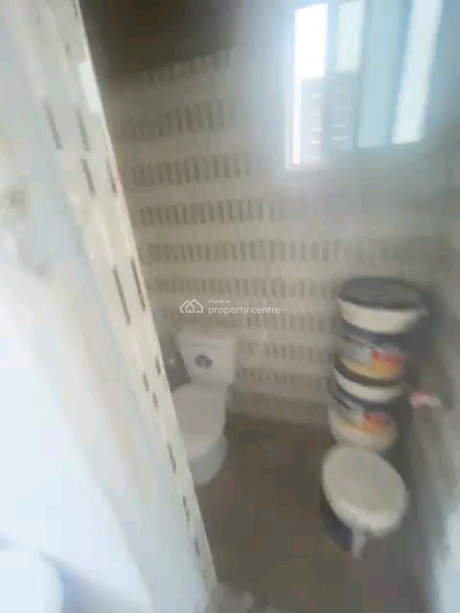 an Up Floor Room Self Contain, Jebba Street, Adekunle, Yaba, Lagos, Self Contain (single Rooms) for Rent