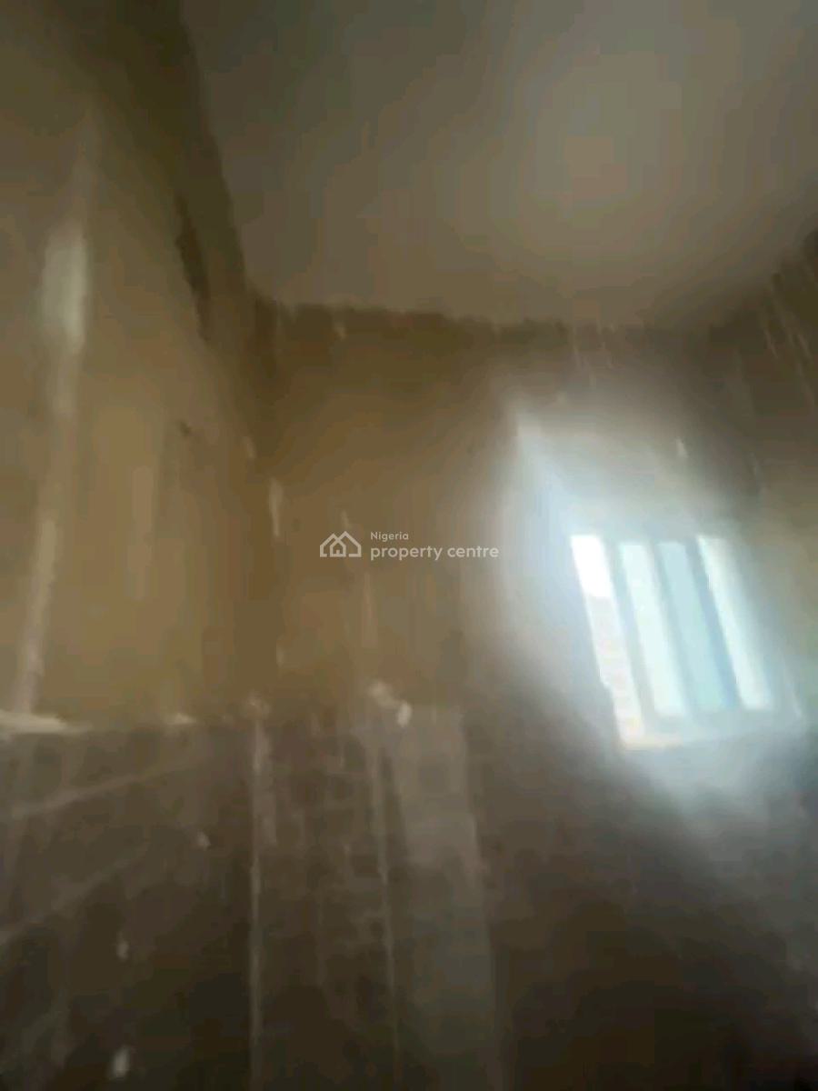 an Up Floor Room Self Contain, Jebba Street, Adekunle, Yaba, Lagos, Self Contain (single Rooms) for Rent