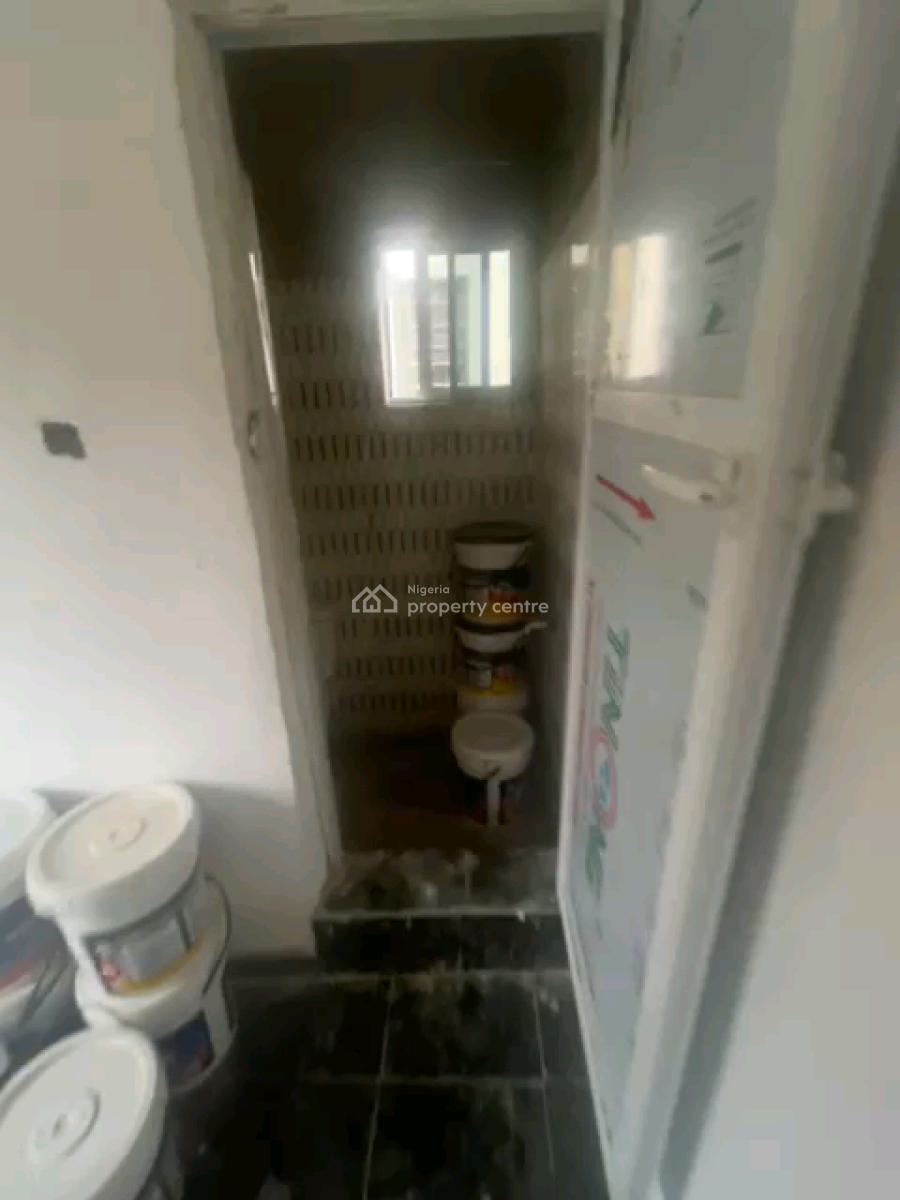 an Up Floor Room Self Contain, Jebba Street, Adekunle, Yaba, Lagos, Self Contain (single Rooms) for Rent
