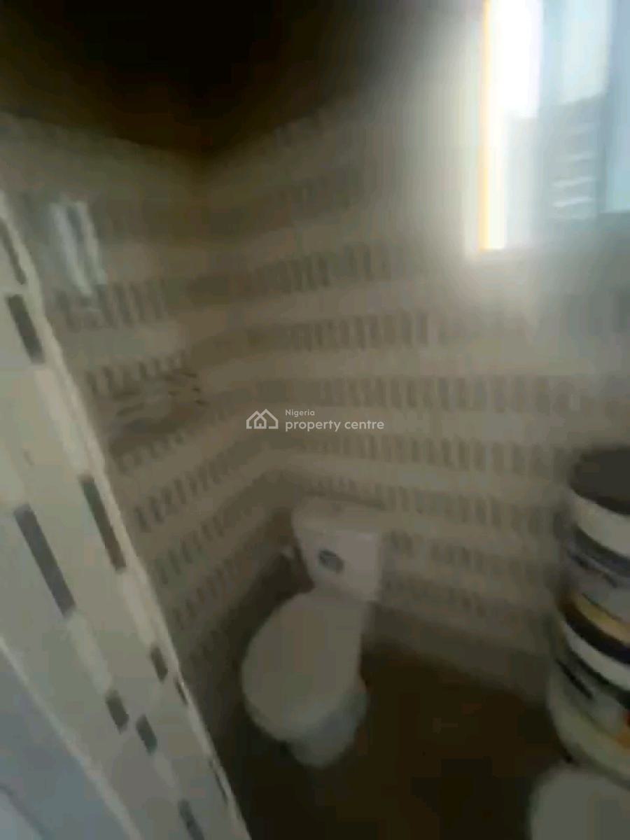 an Up Floor Room Self Contain, Jebba Street, Adekunle, Yaba, Lagos, Self Contain (single Rooms) for Rent