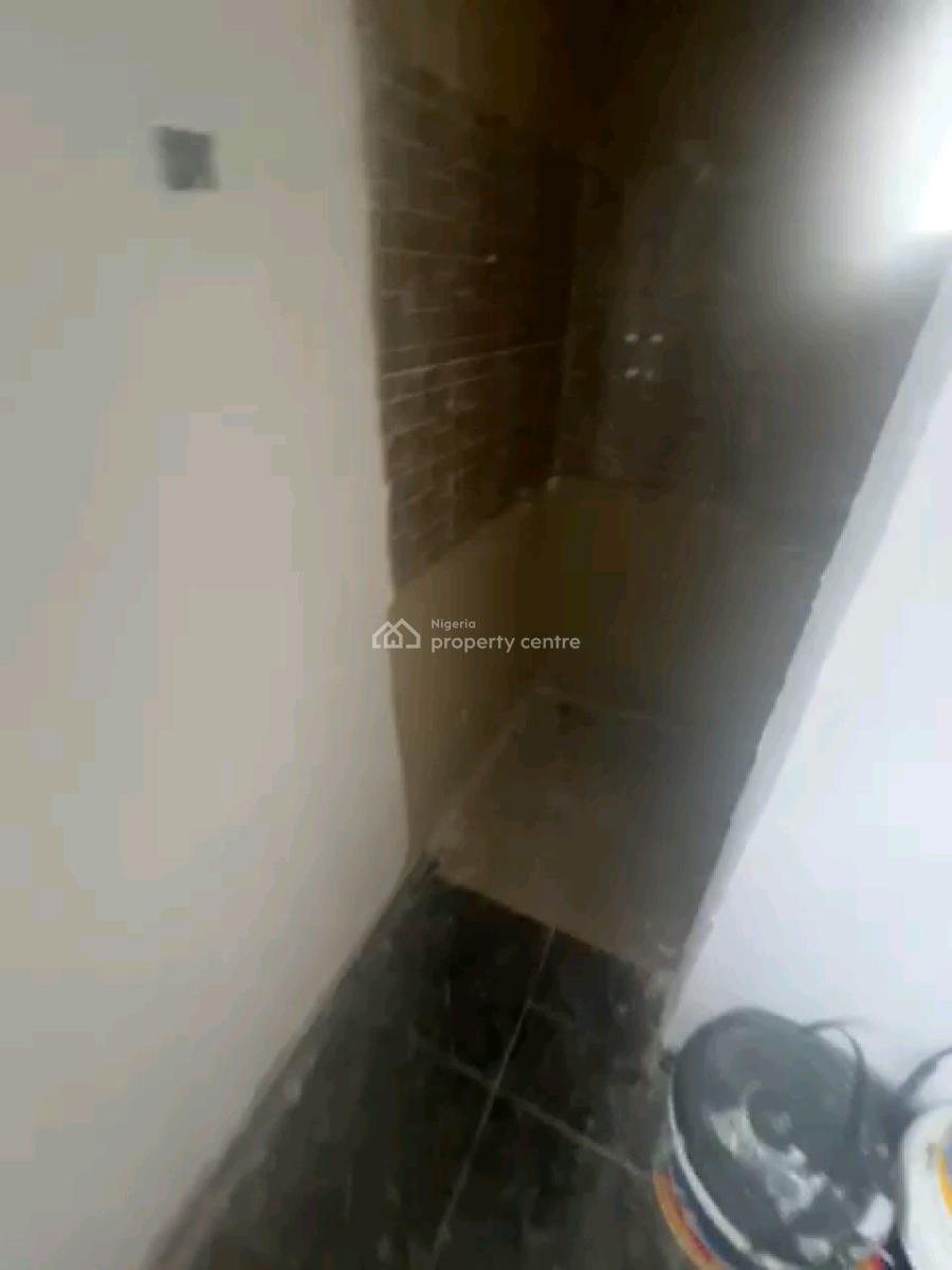 an Up Floor Room Self Contain, Jebba Street, Adekunle, Yaba, Lagos, Self Contain (single Rooms) for Rent