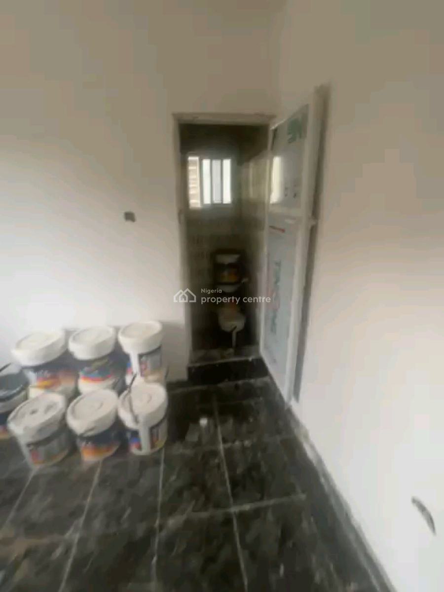 an Up Floor Room Self Contain, Jebba Street, Adekunle, Yaba, Lagos, Self Contain (single Rooms) for Rent