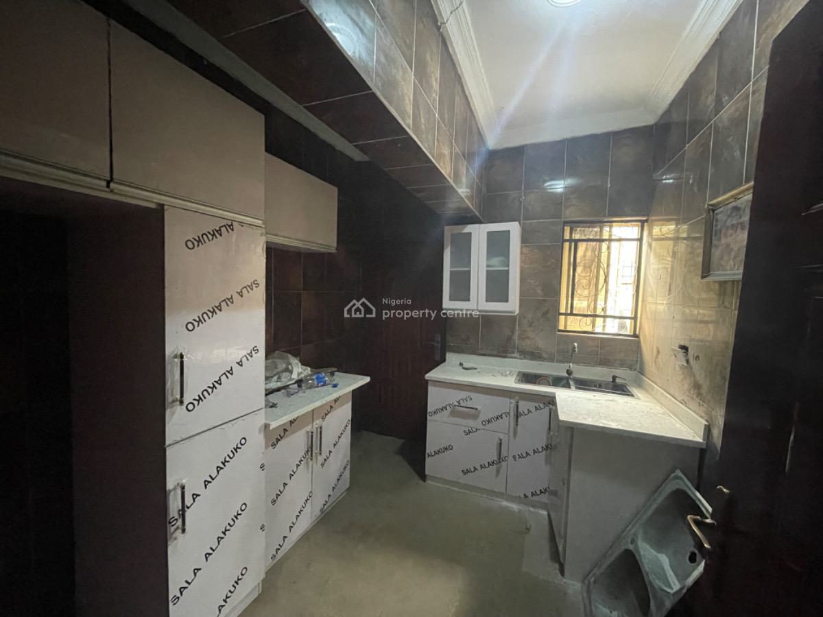 a Nice 3bedroom Space on Ground Floor, Lekki Phase 1, Lekki, Lagos, House for Rent