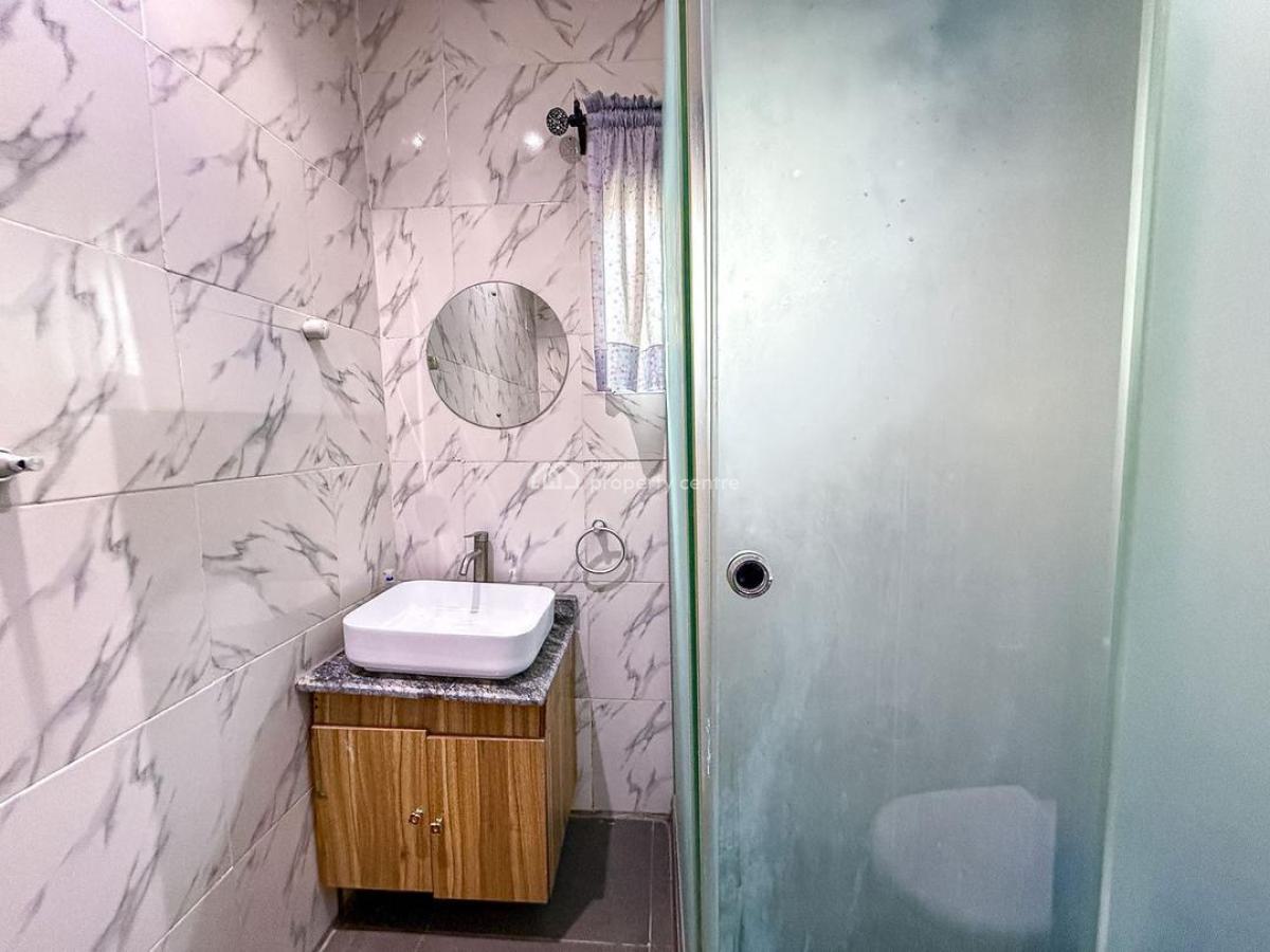2 Bedrooms, Magodo, Lagos, Flat / Apartment Short Let