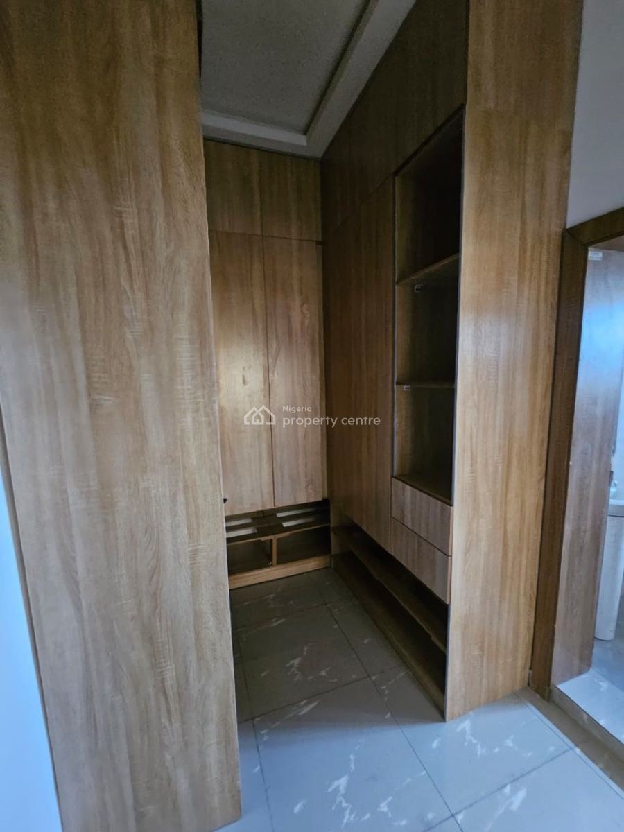 2 Bedroom Apartment in a Serene Environment with C of O, Surulere, Lagos, Flat / Apartment for Sale
