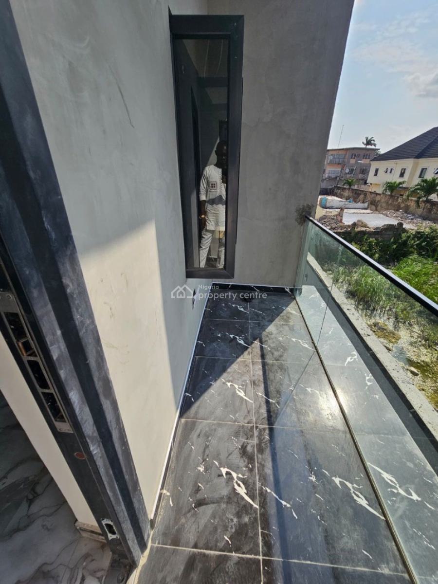 2 Bedroom Apartment in a Serene Environment with C of O, Surulere, Lagos, Flat / Apartment for Sale