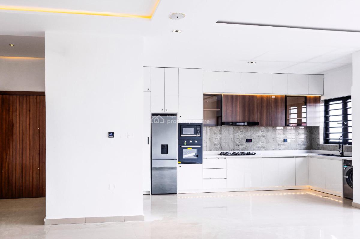 Quick Deal; a Unit of 2 Bedroom Apartment Plus Bq, Lekki Phase 1, Lekki, Lagos, Flat / Apartment for Sale
