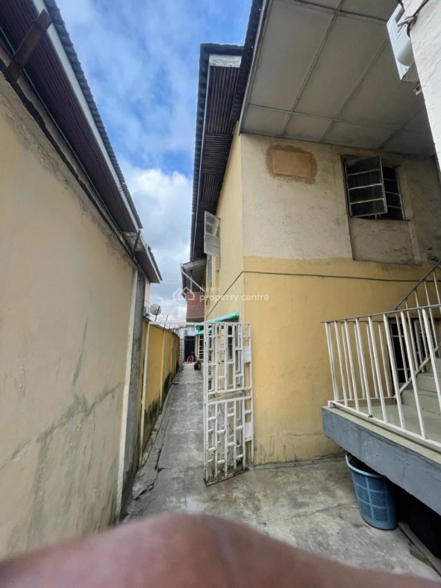 Block of 4 Flat in a Decent Neighborhood, Bode Thomas, Surulere, Lagos, Block of Flats for Sale