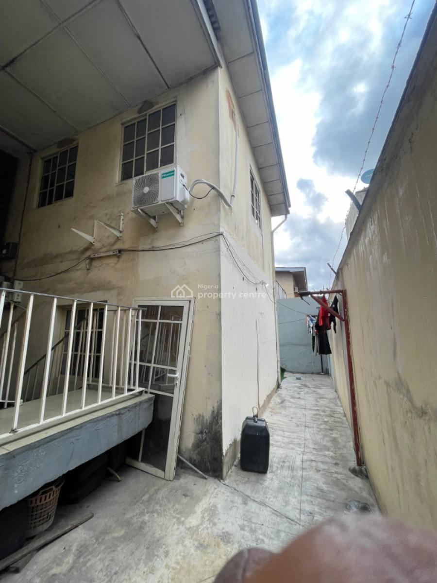 Block of 4 Flat in a Decent Neighborhood, Bode Thomas, Surulere, Lagos, Block of Flats for Sale