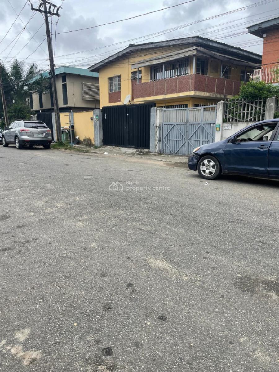 Block of 4 Flat in a Decent Neighborhood, Bode Thomas, Surulere, Lagos, Block of Flats for Sale