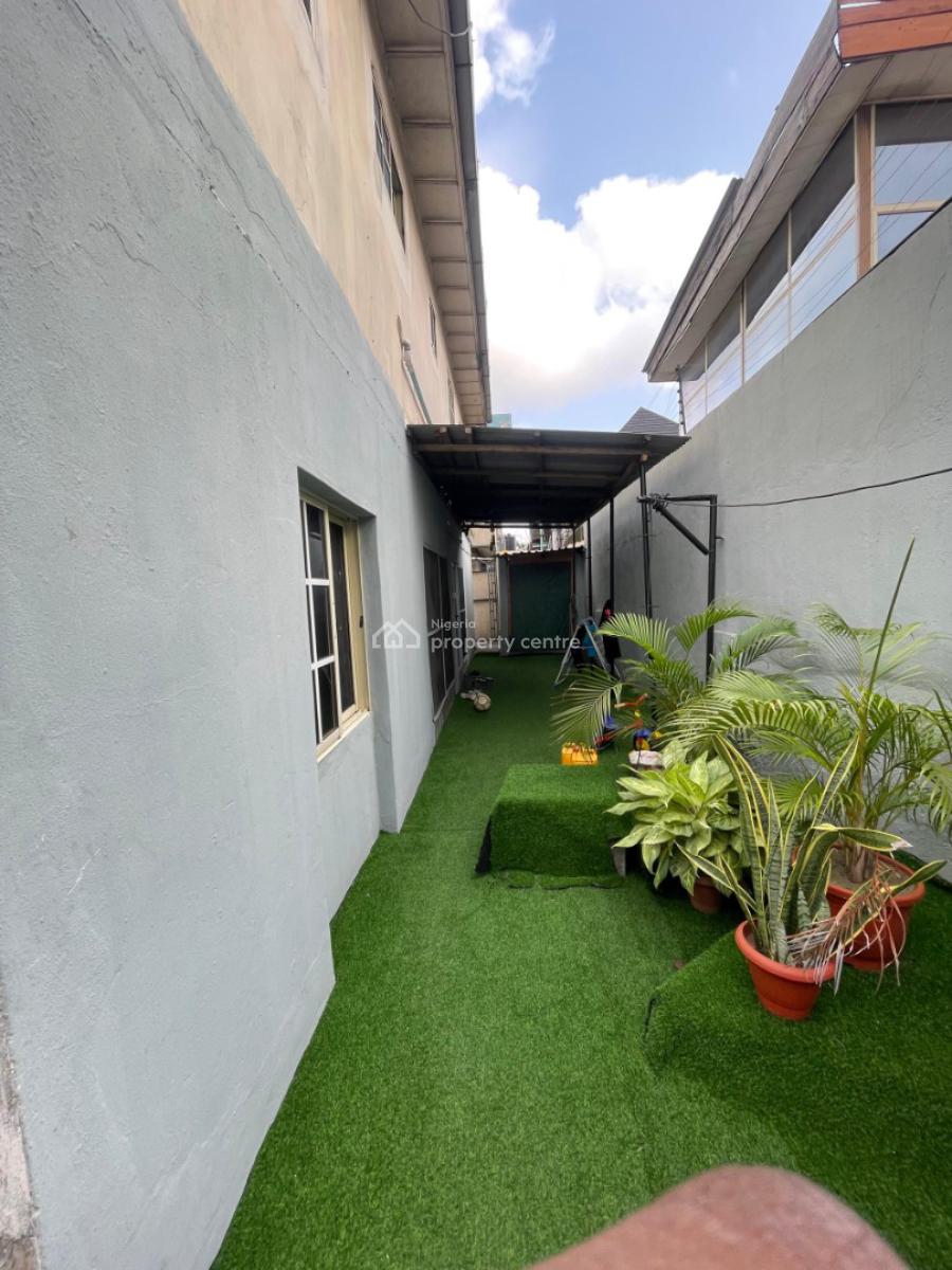 Block of 4 Flat in a Decent Neighborhood, Bode Thomas, Surulere, Lagos, Block of Flats for Sale