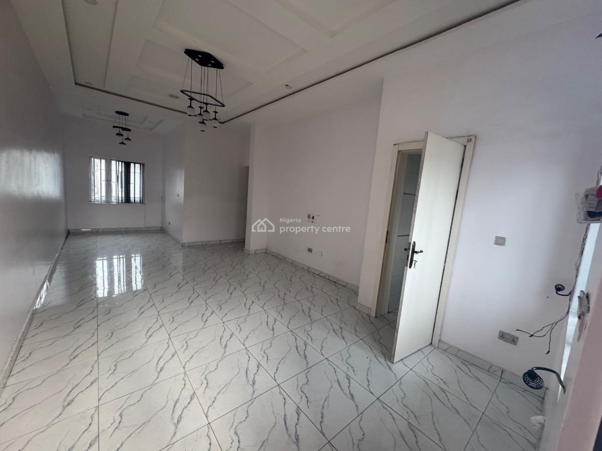 a Super Clean and Spacious 3 Bedroom Apartment(upstair), By Victory Pack Estate, Osapa, Lekki, Lagos, Flat / Apartment for Rent