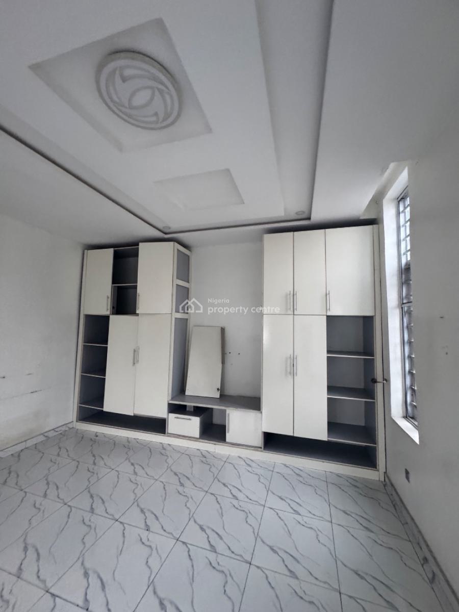 a Super Clean and Spacious 3 Bedroom Apartment(upstair), By Victory Pack Estate, Osapa, Lekki, Lagos, Flat / Apartment for Rent