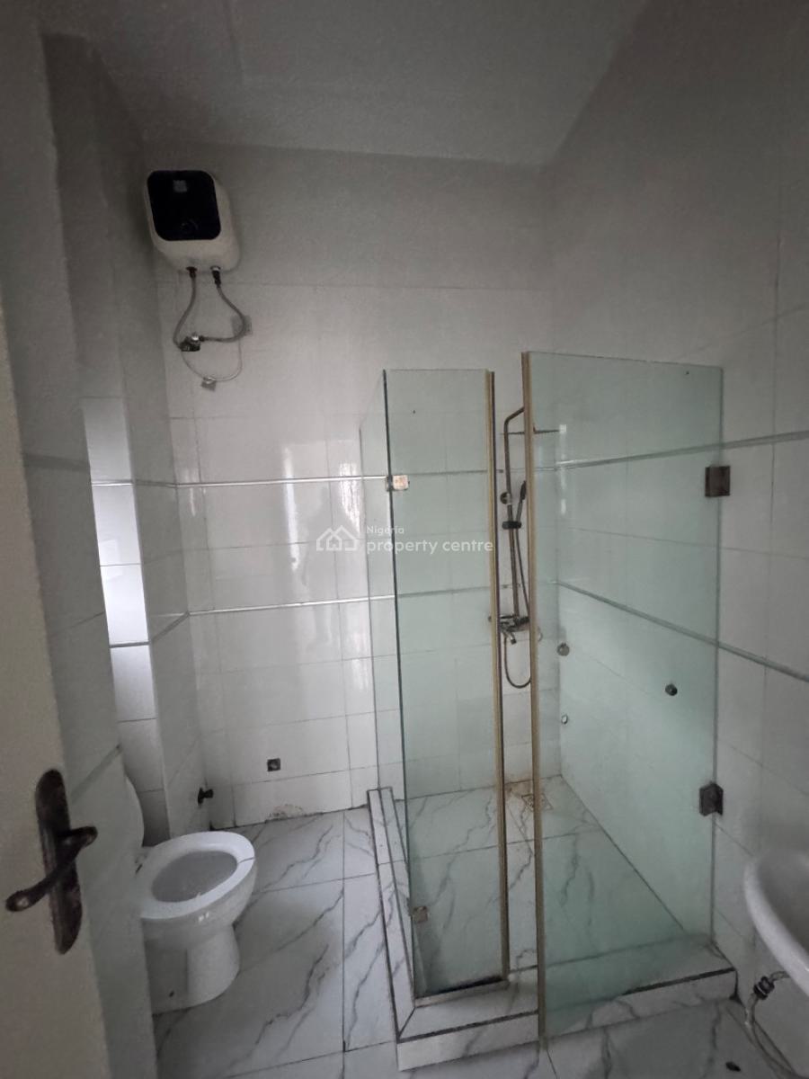 a Super Clean and Spacious 3 Bedroom Apartment(upstair), By Victory Pack Estate, Osapa, Lekki, Lagos, Flat / Apartment for Rent