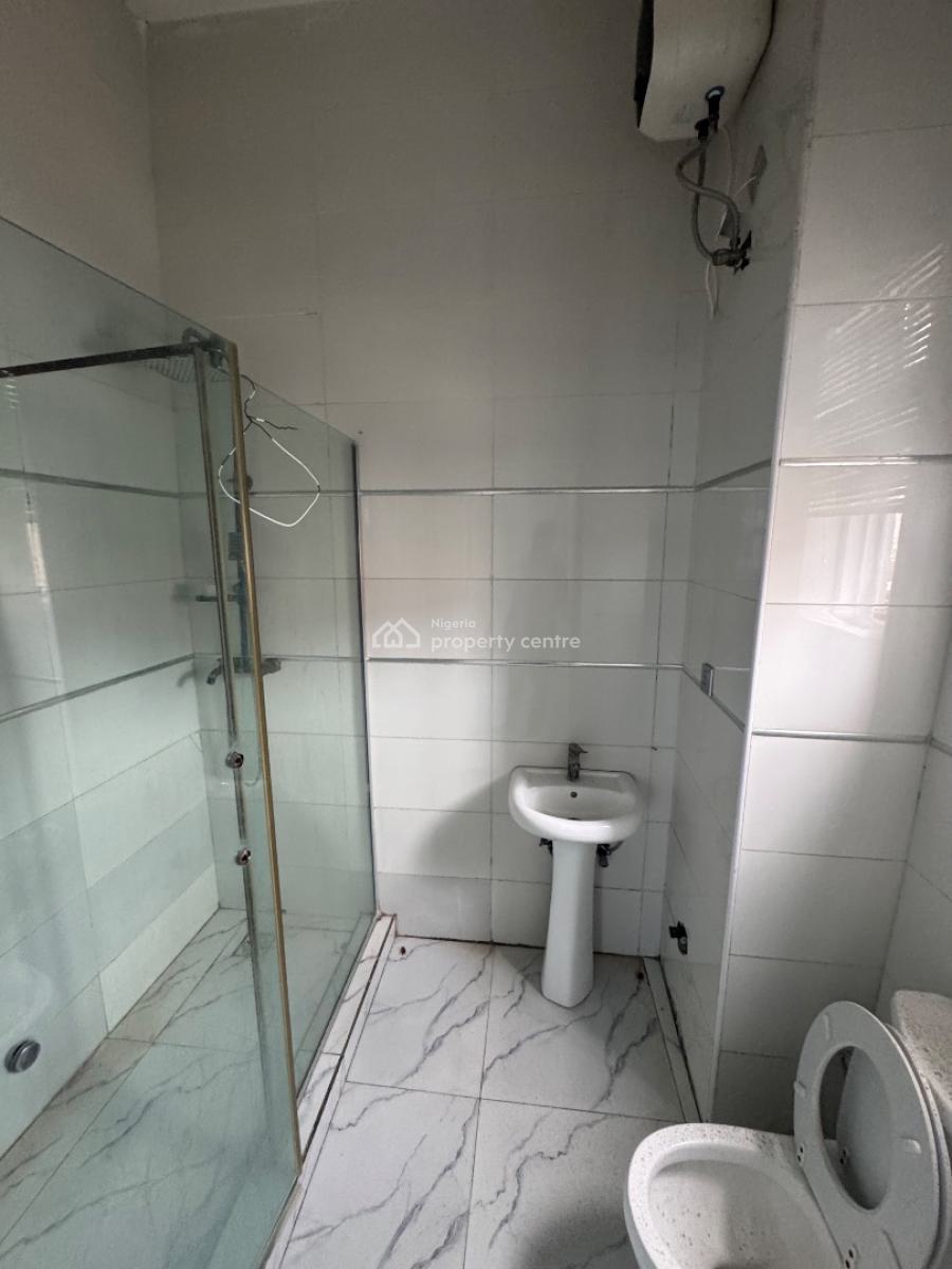 a Super Clean and Spacious 3 Bedroom Apartment(upstair), By Victory Pack Estate, Osapa, Lekki, Lagos, Flat / Apartment for Rent