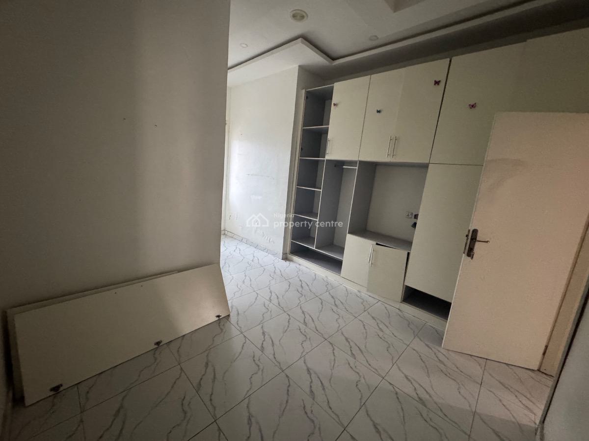 a Super Clean and Spacious 3 Bedroom Apartment(upstair), By Victory Pack Estate, Osapa, Lekki, Lagos, Flat / Apartment for Rent
