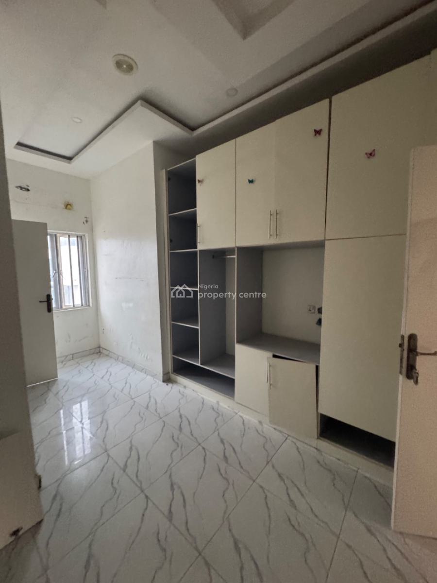 a Super Clean and Spacious 3 Bedroom Apartment(upstair), By Victory Pack Estate, Osapa, Lekki, Lagos, Flat / Apartment for Rent