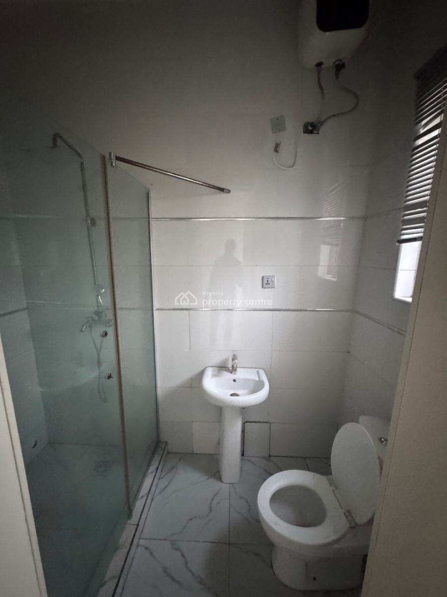 a Super Clean and Spacious 3 Bedroom Apartment(upstair), By Victory Pack Estate, Osapa, Lekki, Lagos, Flat / Apartment for Rent