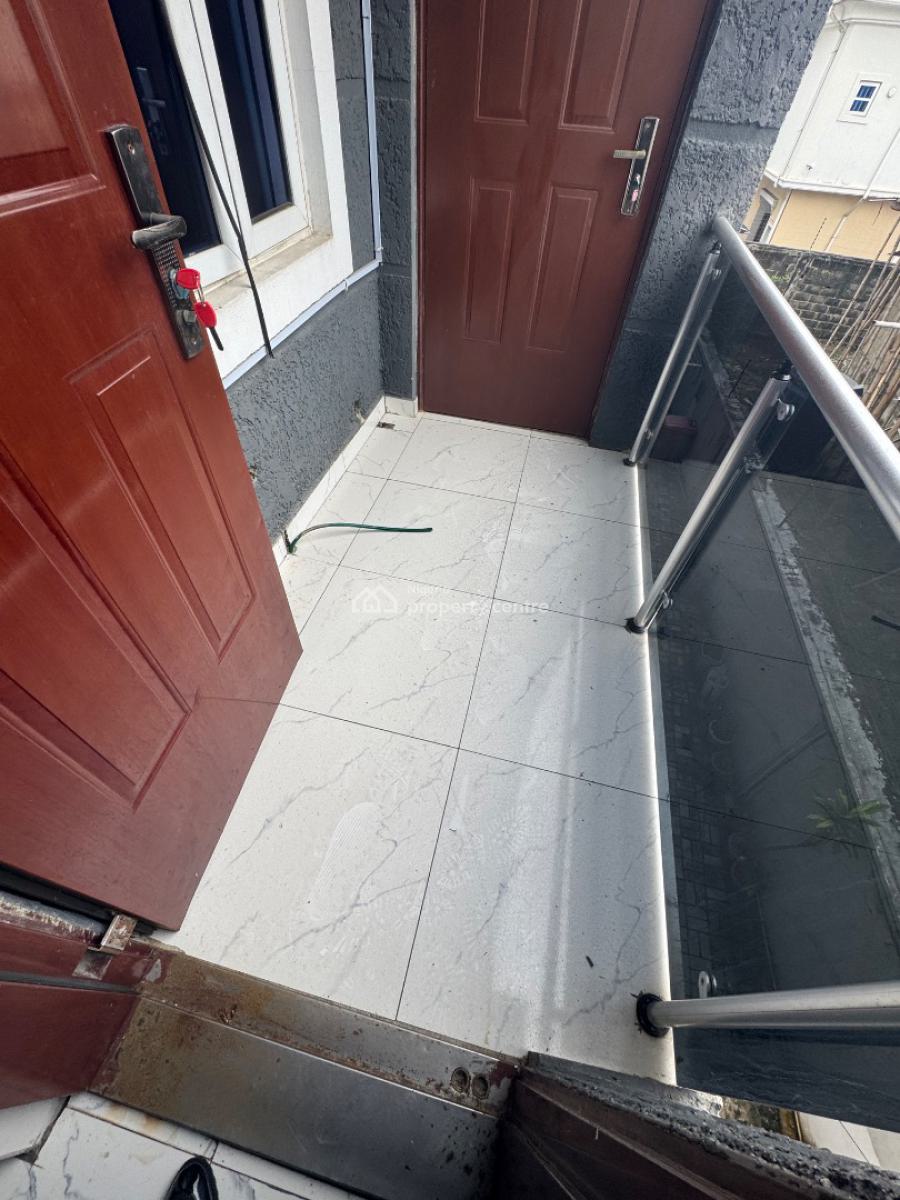 a Super Clean and Spacious 3 Bedroom Apartment(upstair), By Victory Pack Estate, Osapa, Lekki, Lagos, Flat / Apartment for Rent