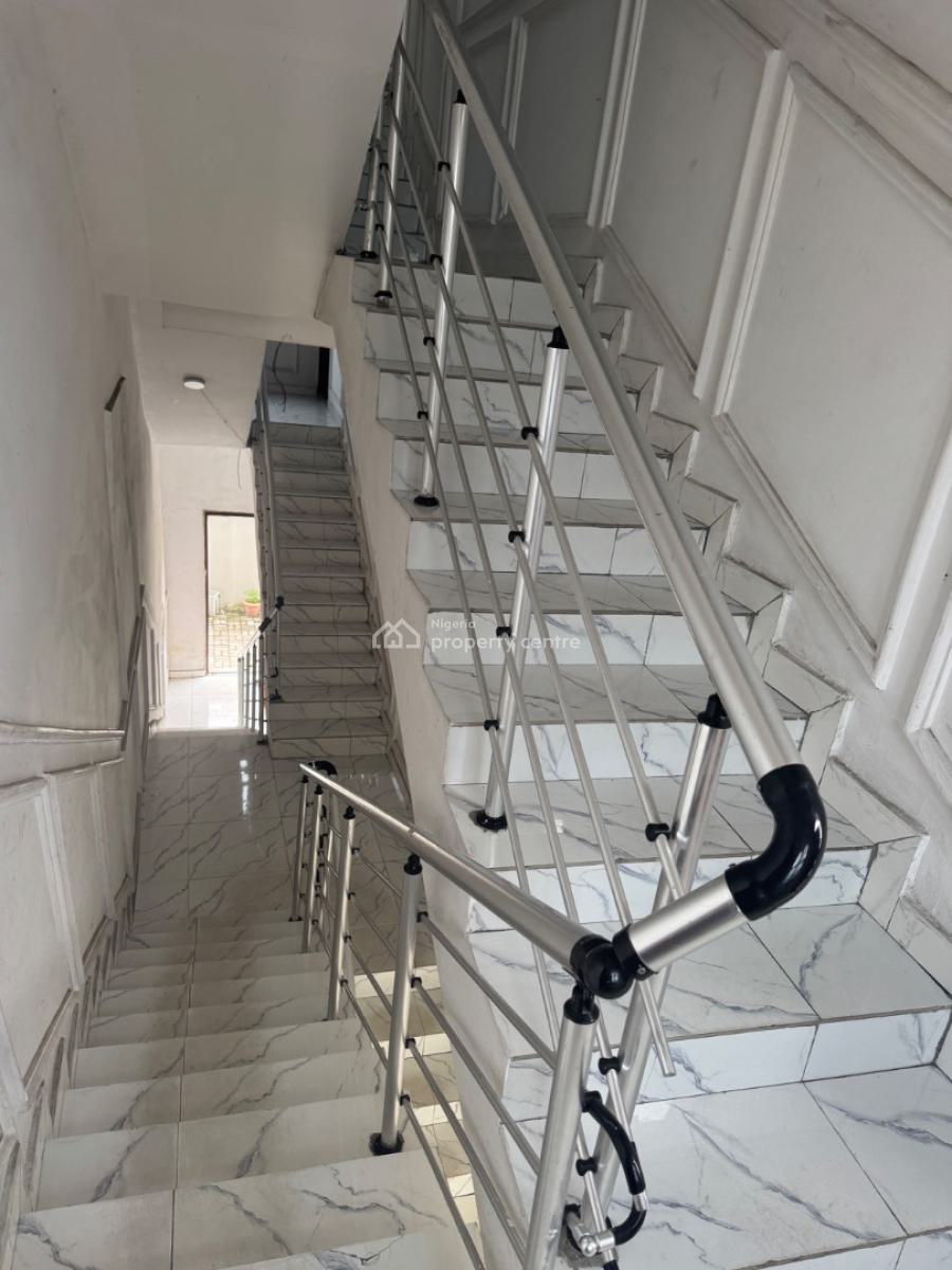 a Super Clean and Spacious 3 Bedroom Apartment(upstair), By Victory Pack Estate, Osapa, Lekki, Lagos, Flat / Apartment for Rent