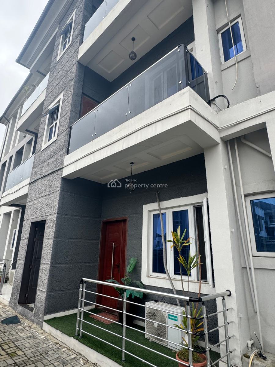 a Super Clean and Spacious 3 Bedroom Apartment(upstair), Opposite Victory Pack Estate, Osapa, Lekki, Lagos, Flat / Apartment for Rent