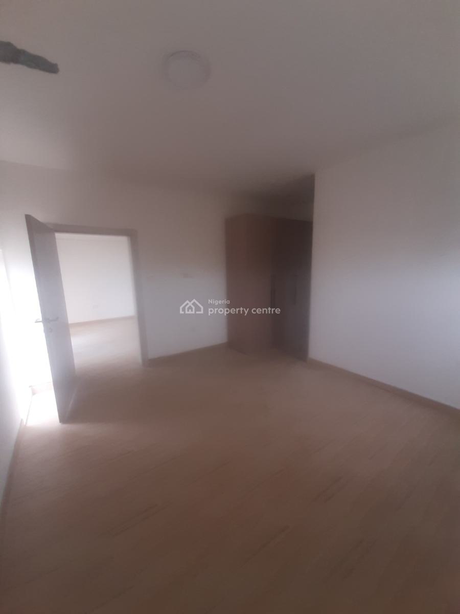 Serviced with 24/7 Power Supply 3 Bedroom En-suite Flat, Ikate, Lekki, Lagos, Flat / Apartment for Rent