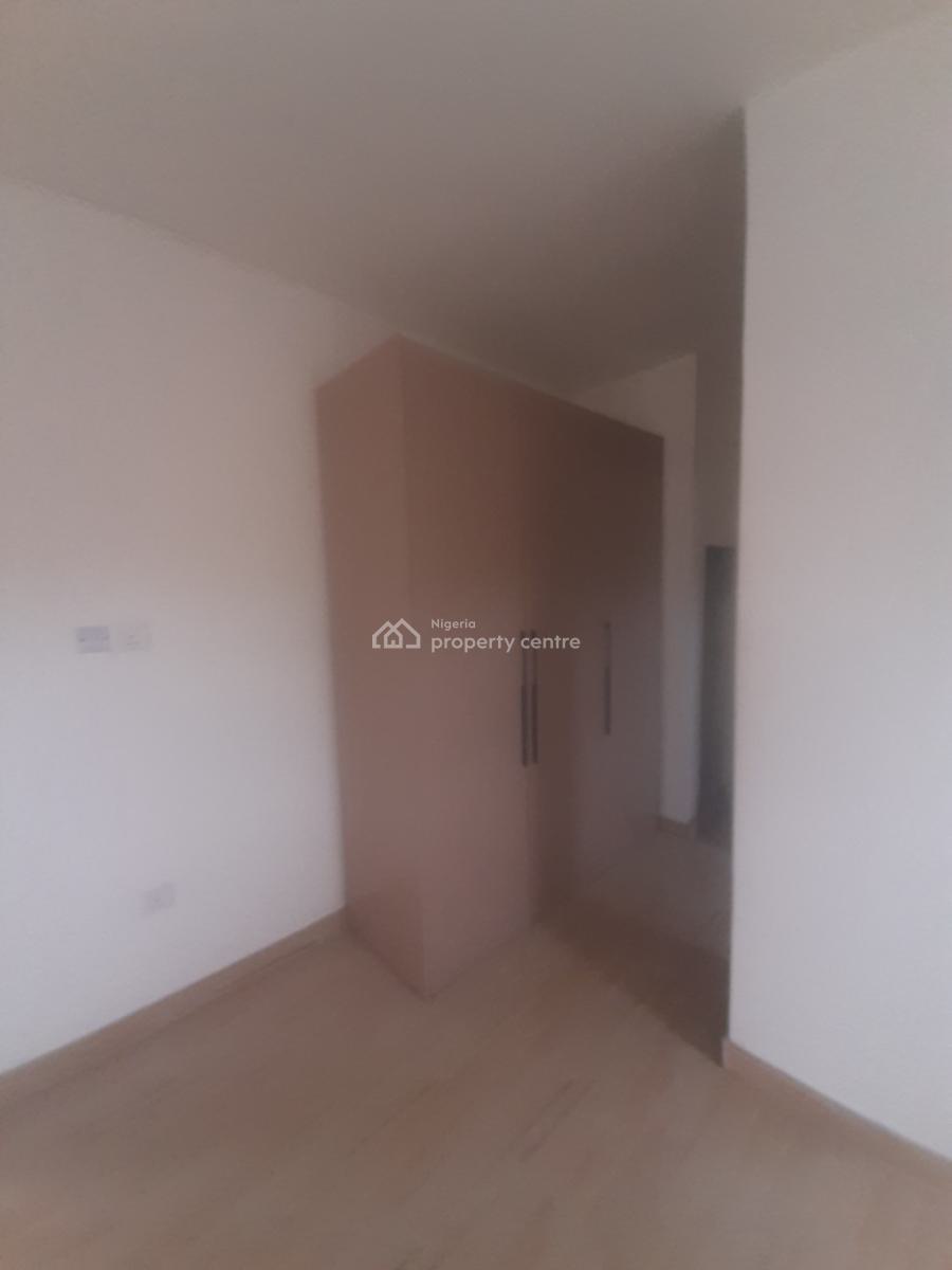 Serviced with 24/7 Power Supply 3 Bedroom En-suite Flat, Ikate, Lekki, Lagos, Flat / Apartment for Rent