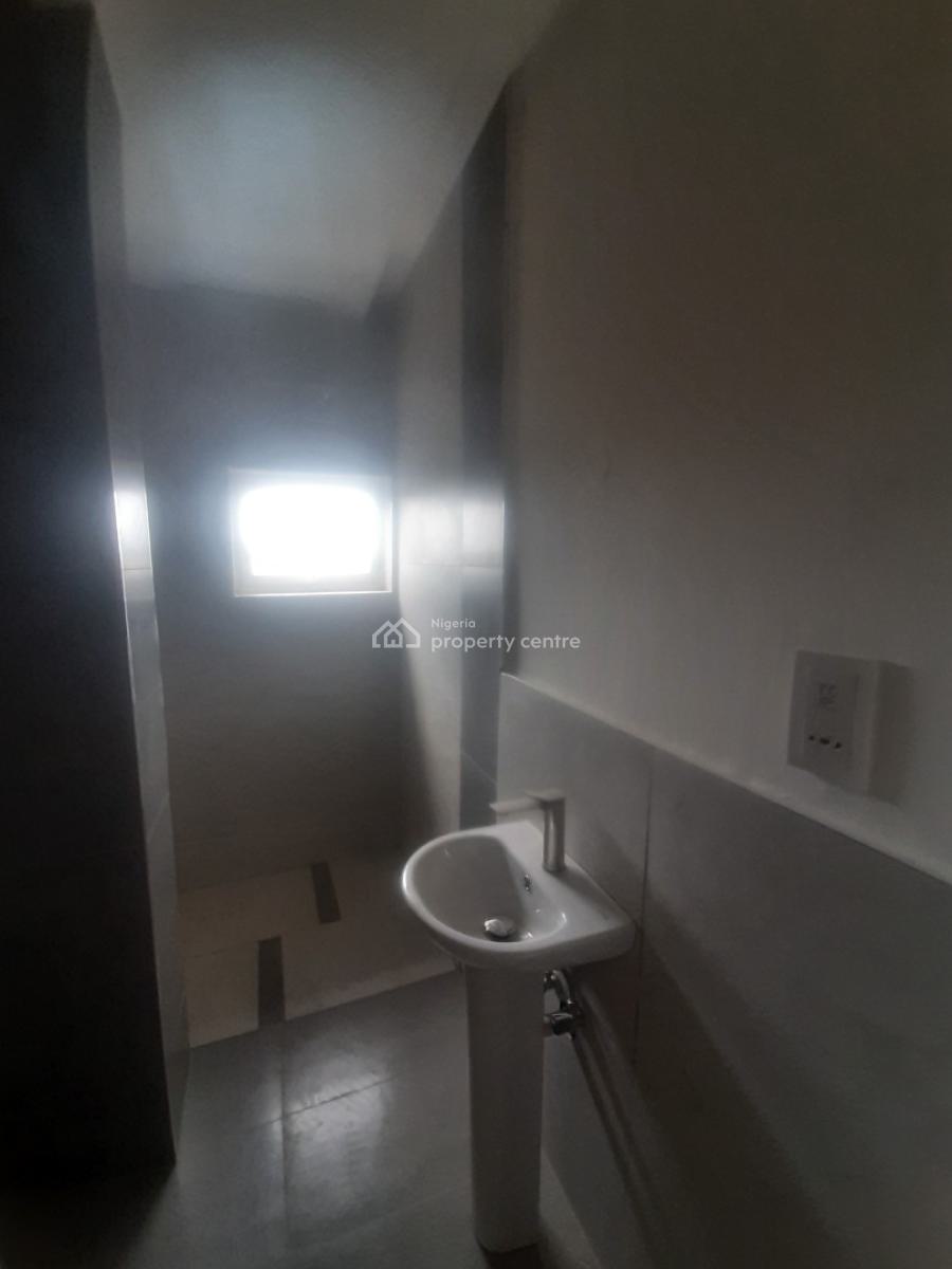 Serviced with 24/7 Power Supply 3 Bedroom En-suite Flat, Ikate, Lekki, Lagos, Flat / Apartment for Rent