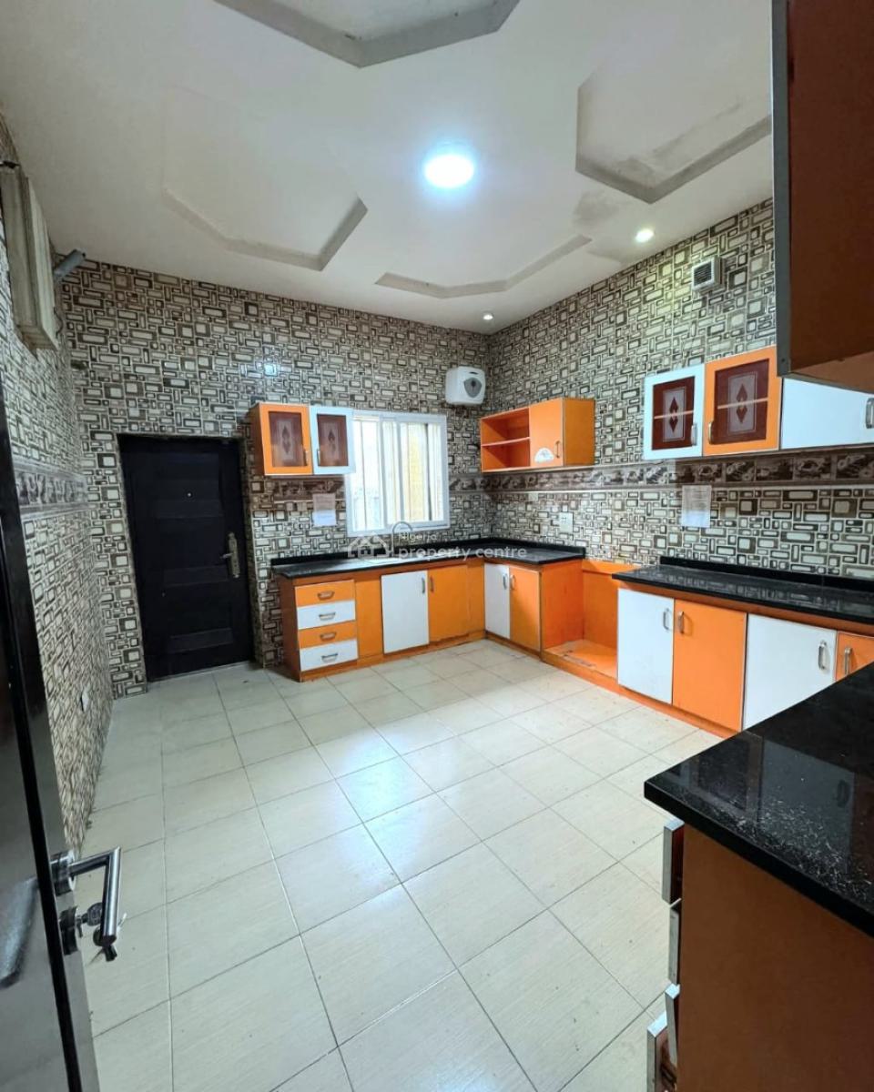 Well-maintained 3-bedroom Terrace Duplex with Bq, Lekki Phase 1, Lekki, Lagos, Terraced Duplex for Rent
