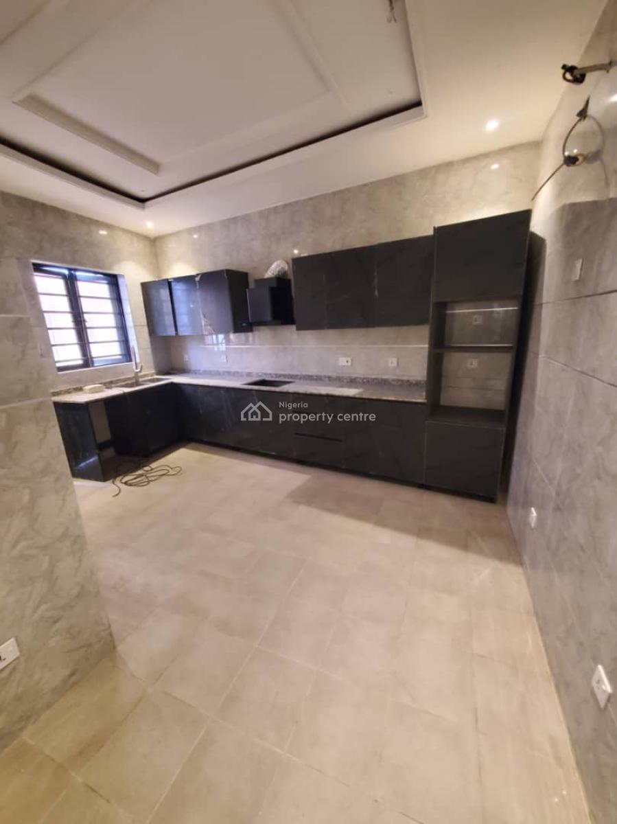 Very Spacious Brand New Room Downstairs with Shared Kitchen, Jakande Roundabout, Ologolo, Lekki, Lagos, Flat / Apartment for Rent