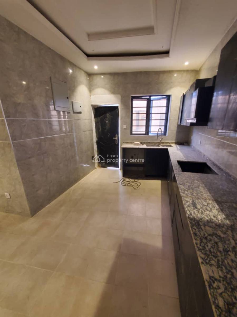 Very Spacious Brand New Room Downstairs with Shared Kitchen, Jakande Roundabout, Ologolo, Lekki, Lagos, Flat / Apartment for Rent
