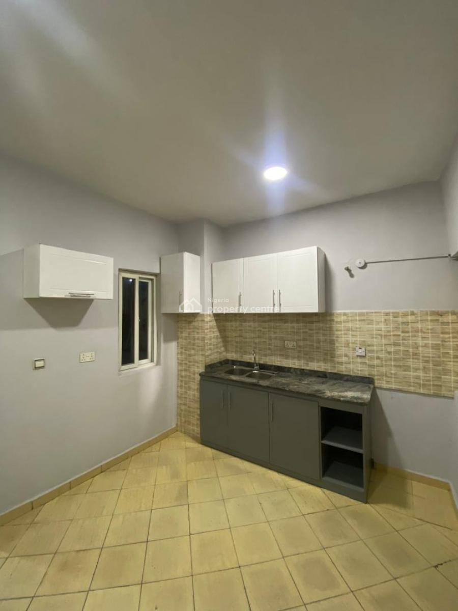 Fully Serviced 3bedroom Apartment with Bq, Prime Water Gardens, Lekki Phase 1, Lekki, Lagos, Flat / Apartment for Rent