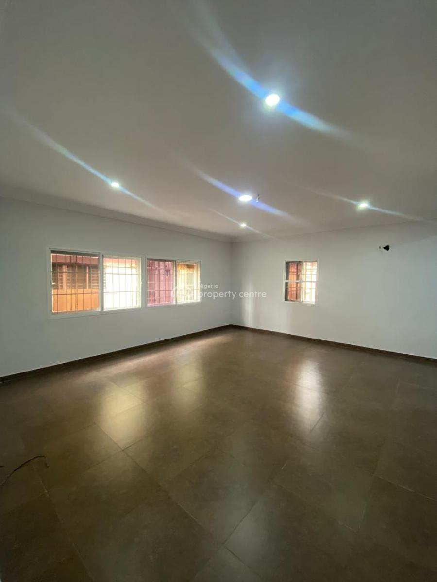 Fully Serviced 3bedroom Apartment with Bq, Prime Water Gardens, Lekki Phase 1, Lekki, Lagos, Flat / Apartment for Rent