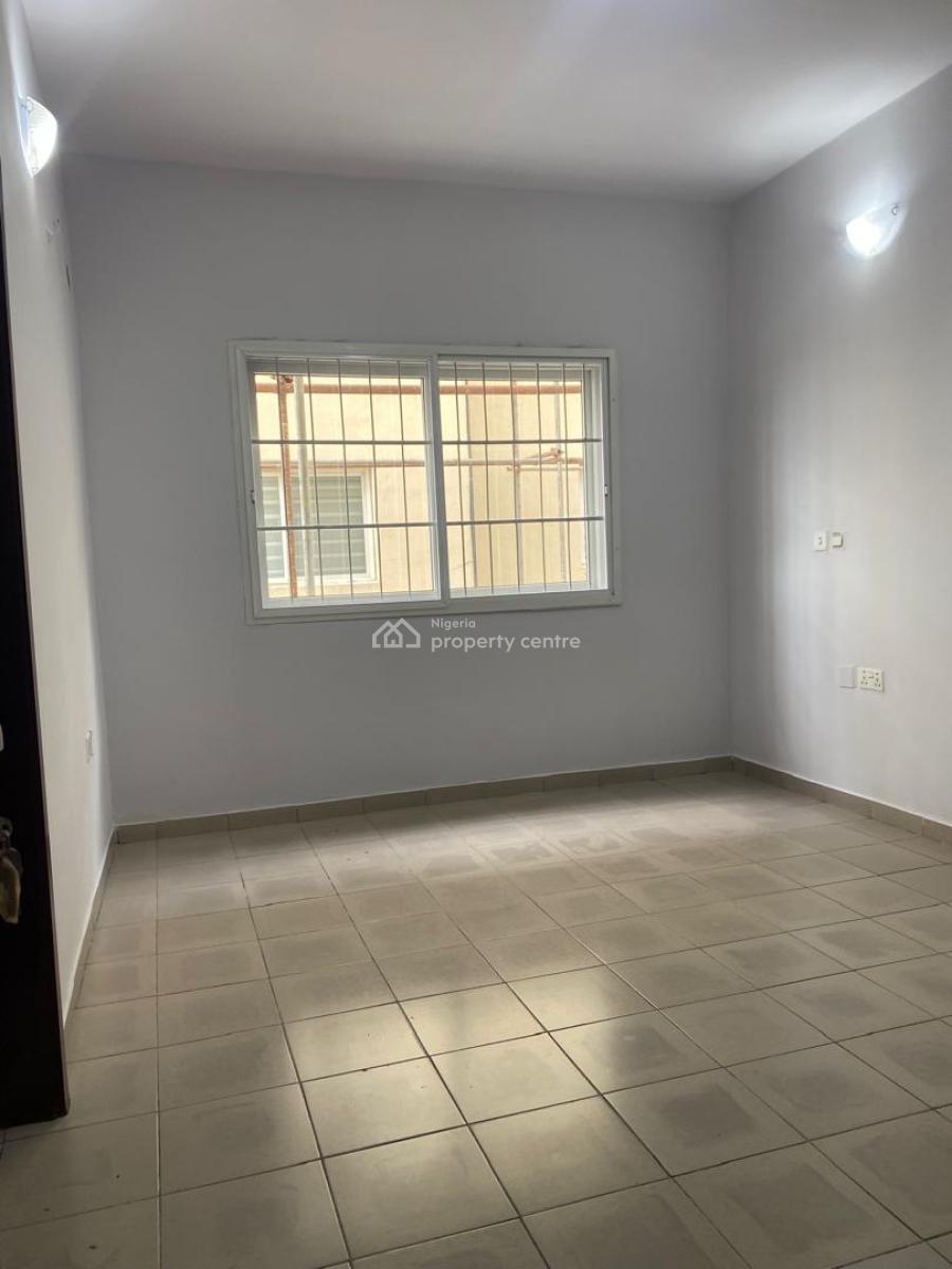 Fully Serviced 3bedroom Apartment with Bq, Prime Water Gardens, Lekki Phase 1, Lekki, Lagos, Flat / Apartment for Rent