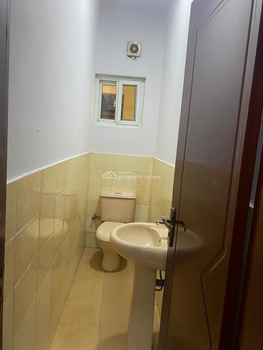 Fully Serviced 3bedroom Apartment with Bq, Prime Water Gardens, Lekki Phase 1, Lekki, Lagos, Flat / Apartment for Rent