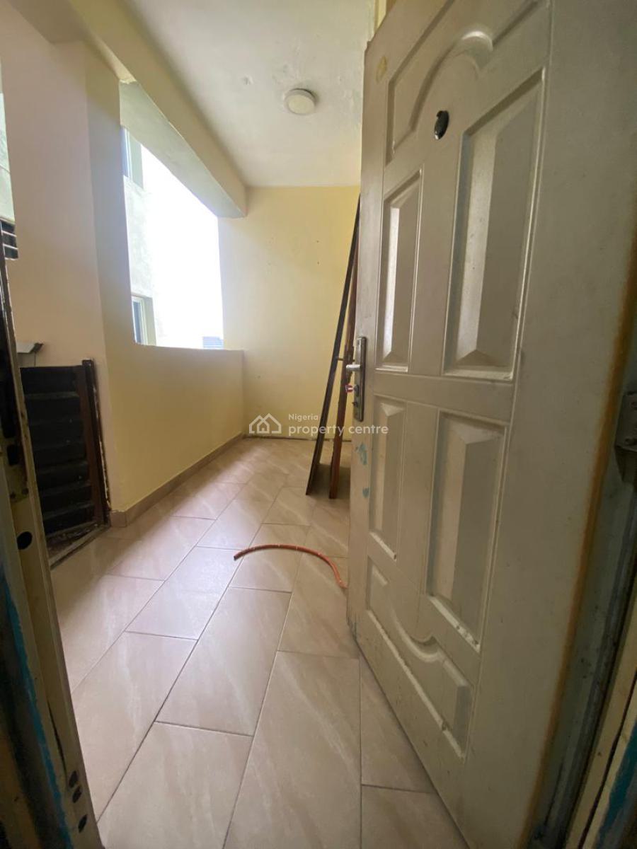 Fully Serviced 3bedroom Apartment with Bq, Prime Water Gardens, Lekki Phase 1, Lekki, Lagos, Flat / Apartment for Rent
