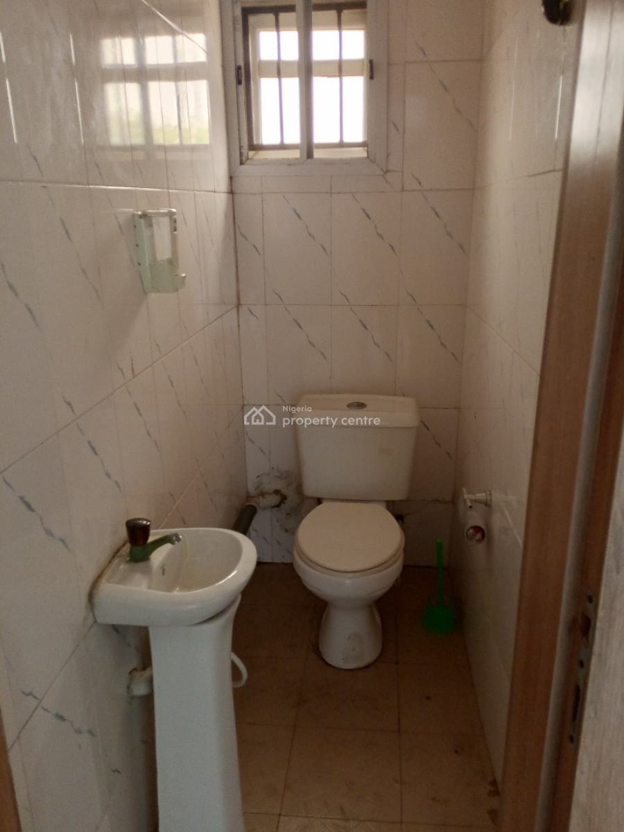 Spacious 3 Bedroom Apartment, Off Mobil Road, Ajah, Lagos, Flat / Apartment for Rent