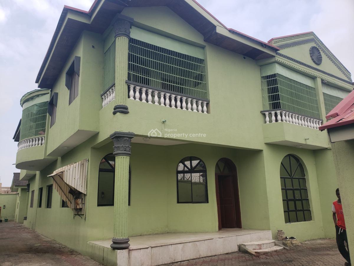 Well Maintained 5 Bedroom Semi Detached House with 2 Rooms Bq, Off Admiralty Way Lekki Phase 1, Lekki Phase 1, Lekki, Lagos, House for Rent