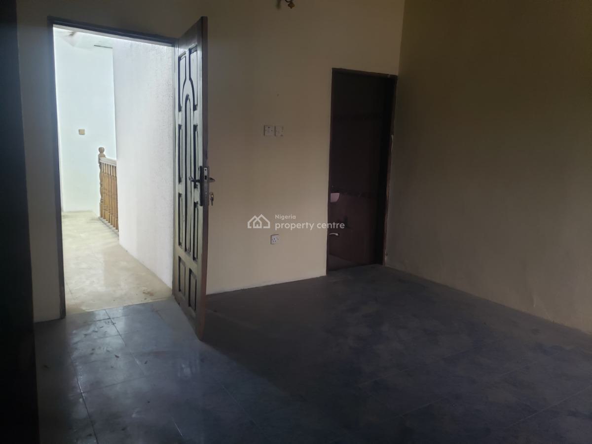 Well Maintained 5 Bedroom Semi Detached House with 2 Rooms Bq, Off Admiralty Way Lekki Phase 1, Lekki Phase 1, Lekki, Lagos, House for Rent