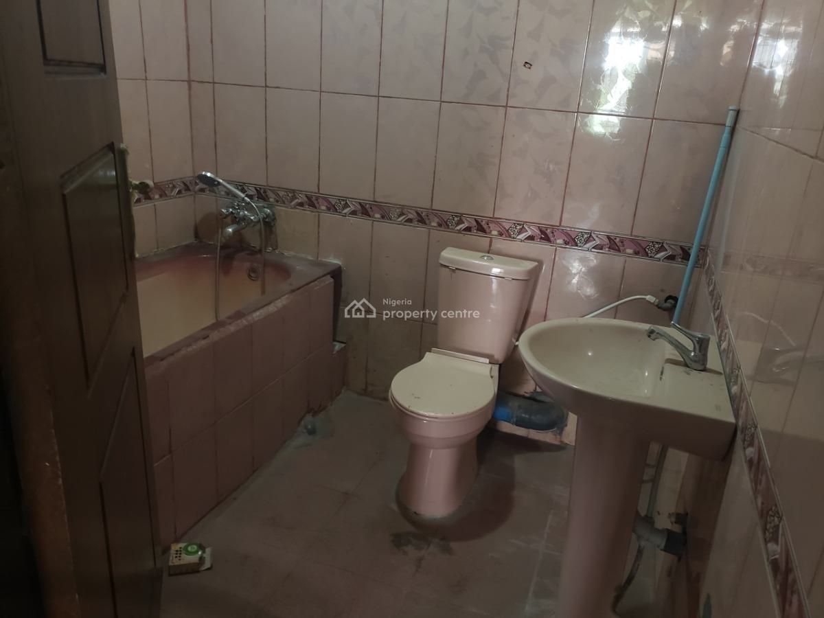 Well Maintained 5 Bedroom Semi Detached House with 2 Rooms Bq, Off Admiralty Way Lekki Phase 1, Lekki Phase 1, Lekki, Lagos, House for Rent