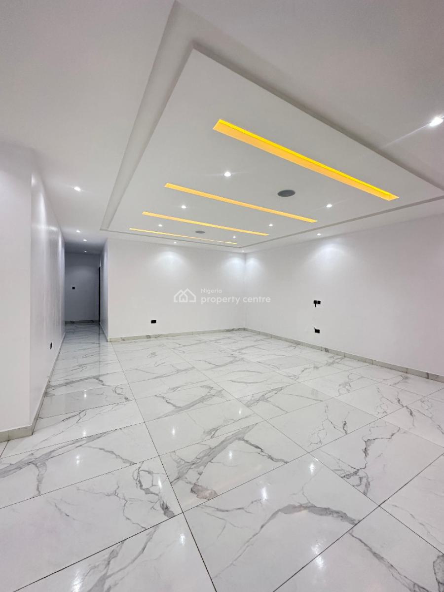 Spacious  3 Bedroom Apartment with an Elevator, Lekki Phase 1, Lekki, Lagos, House for Sale