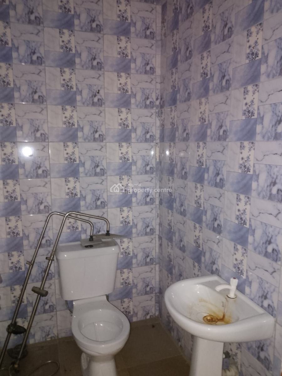 a Spacious 3 Bedroom, Ilaje, Mobil Road, Ajah, Lagos, Flat / Apartment for Rent